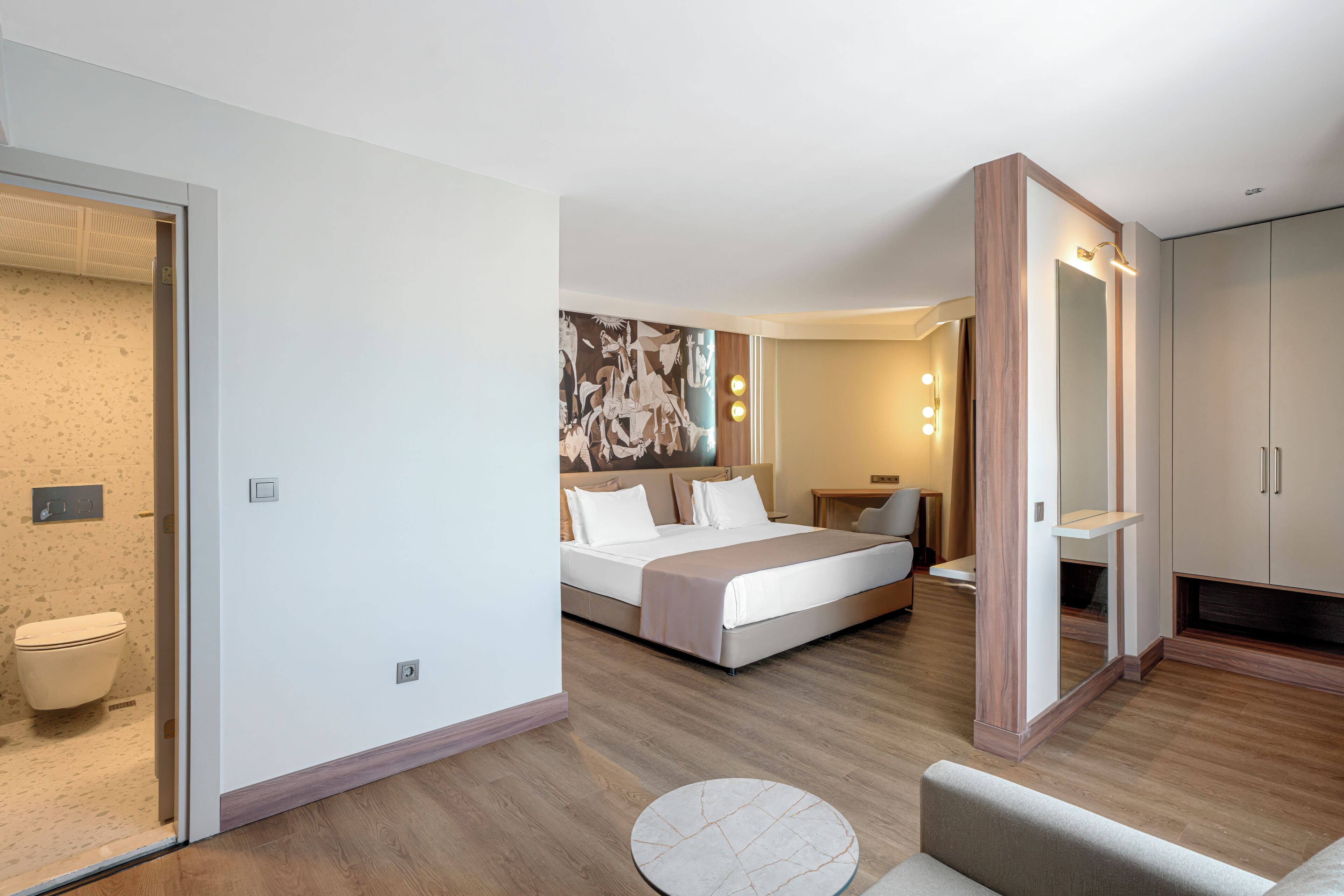 Deluxe Suite, 1 King Bed, Non Smoking, Jetted Tub (Living Room;with Single Sofabed) | Minibar, in-room safe, desk, iron/ironing board