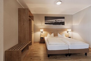 Phòng dành cho gia đình | Bộ đồ giường cao cấp, trang trí khác biệt 