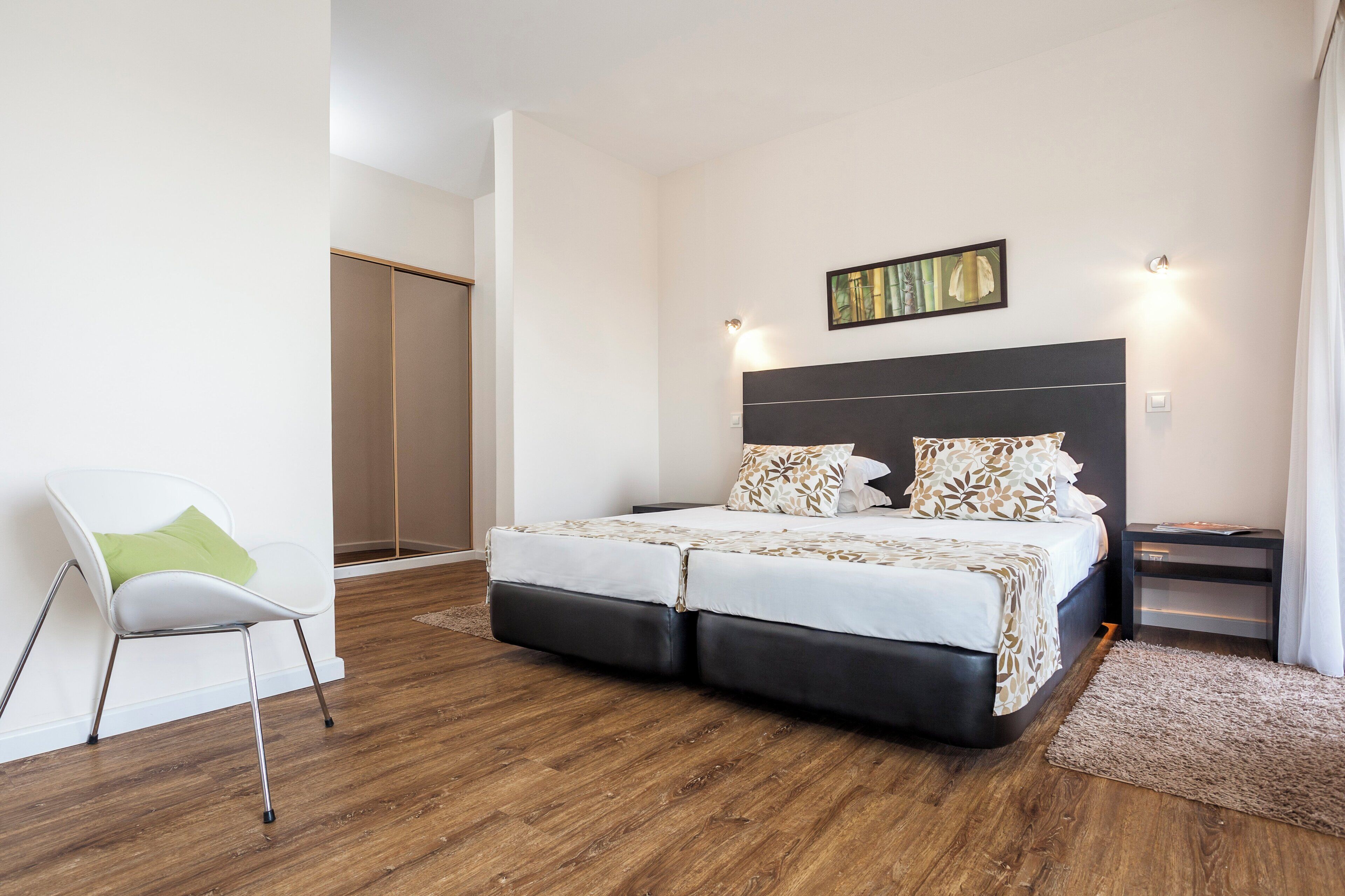 Apartamento estándar, 1 habitación | Caja fuerte, cortinas opacas, wifi gratis y ropa de cama