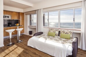 In-room safe, blackout drapes, free WiFi, bed sheets - Pestana Alvor Atlântico Residences (Portimão)