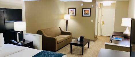 Hochwertige Bettwaren, Zimmersafe, Schreibtisch