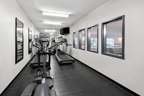 Fitness facility - Country Inn & Suites by Radisson, Topeka West, KS (Topeka)
