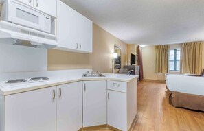 Desk, iron/ironing board, free WiFi, bed sheets - Extended Stay America Suites Temecula Wine Country (Temecula)