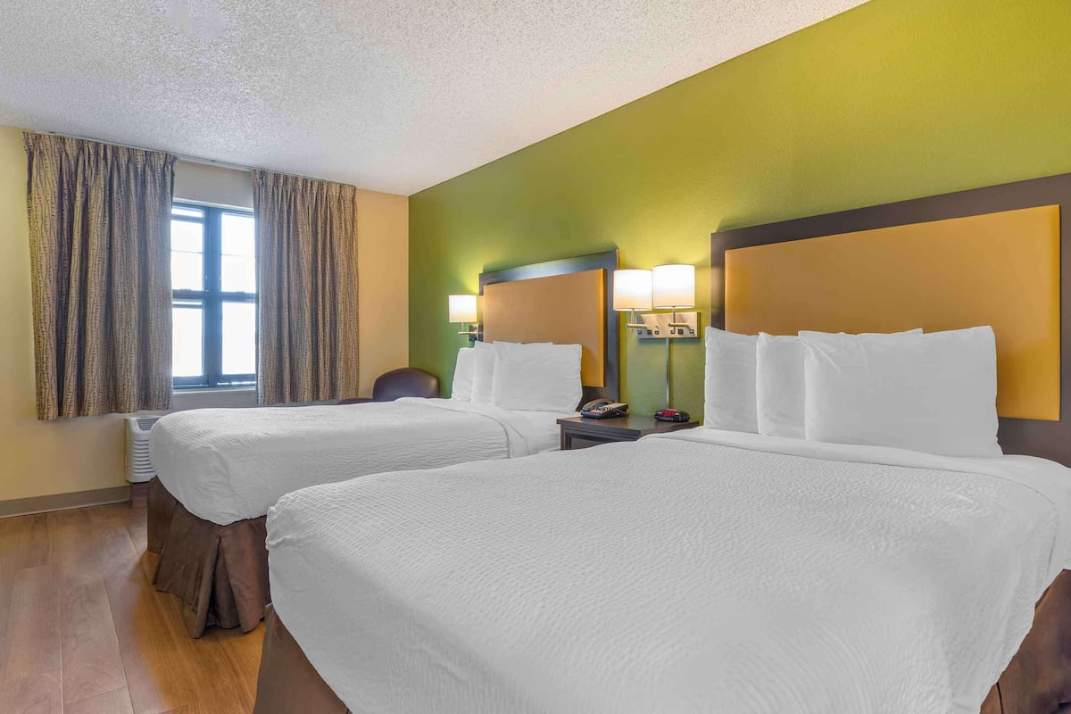Studio, 2 Double Beds, Non Smoking | Desk, iron/ironing board, free WiFi, bed sheets