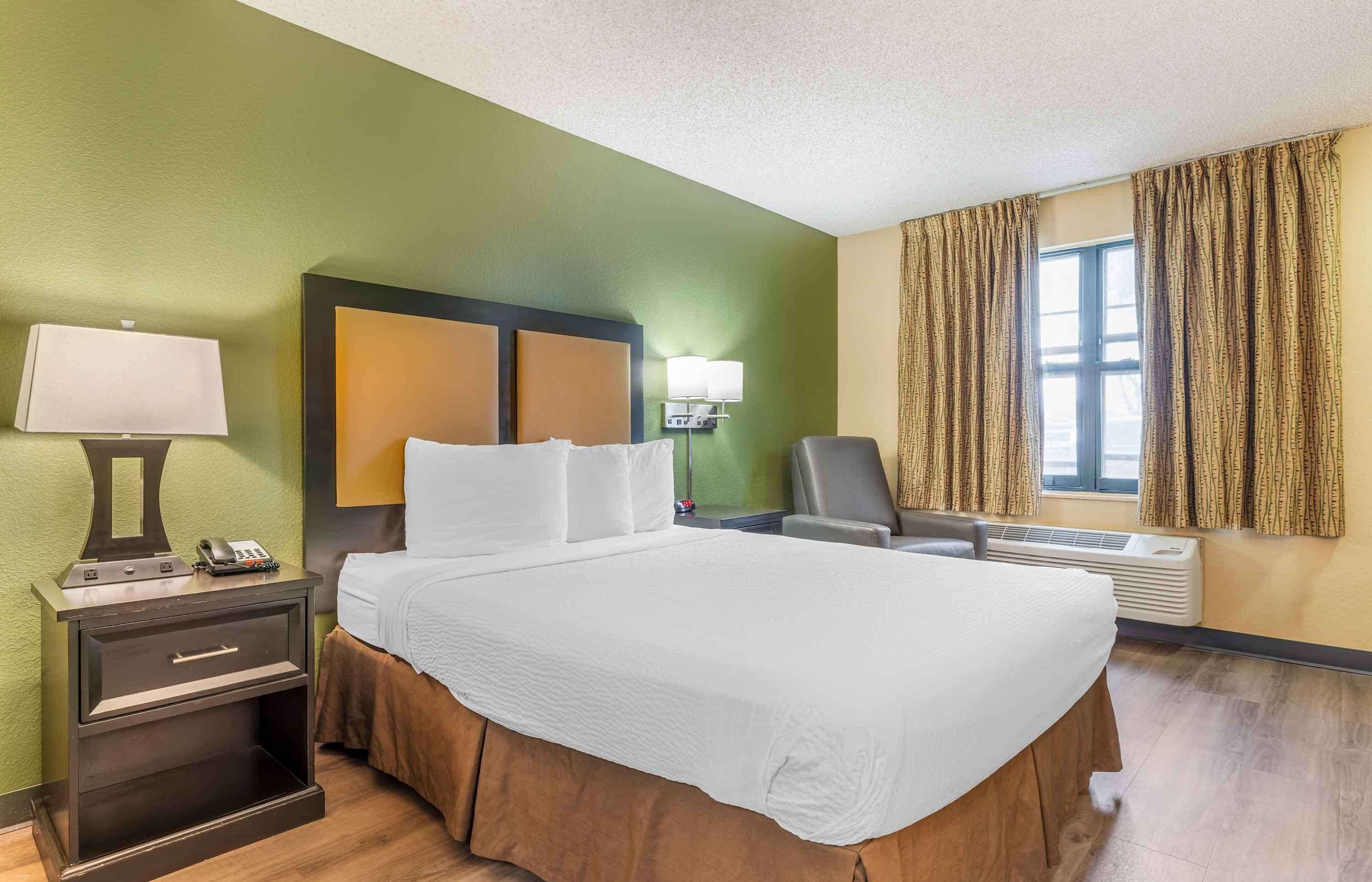 Työpöytä, silitysrauta/-lauta, ilmainen Wi-Fi, vuodevaatteet