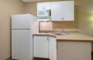 Studio, 1 King Bed, Non Smoking | Desk, laptop workspace, blackout drapes, iron/ironing board - Extended Stay America Suites Chicago Schaumburg I90 (Schaumburg)