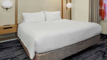Room, 1 King Bed, Balcony | Desk, free WiFi, bed sheets