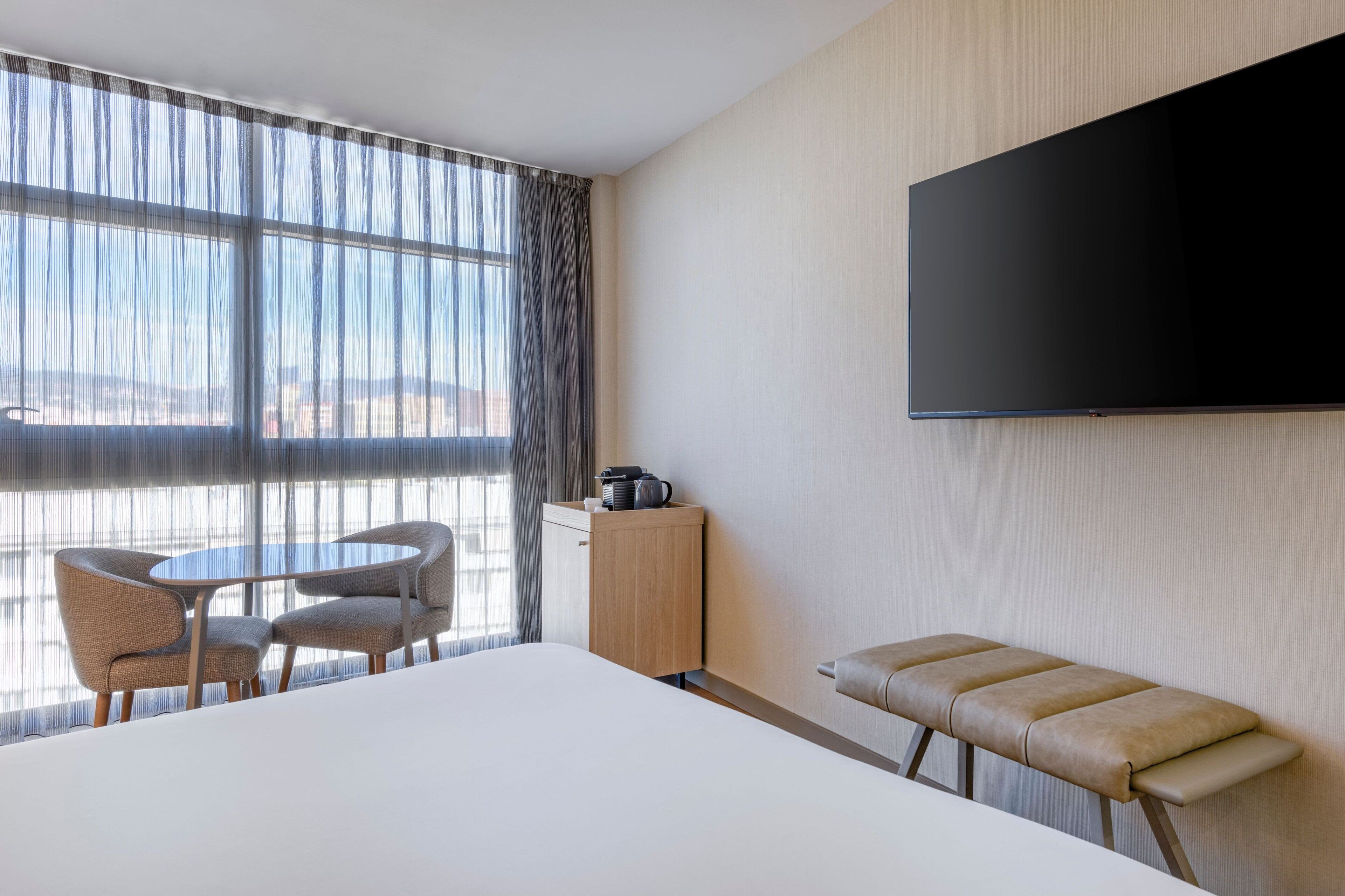 room, 1 king bed, city view | city view