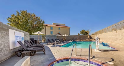 Comfort Inn & Suites Lancaster Antelope Valley