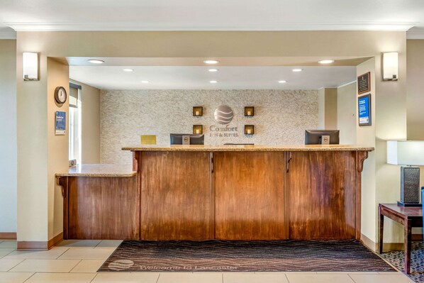 Lobby - Comfort Inn & Suites Lancaster Antelope Valley (Lancaster)