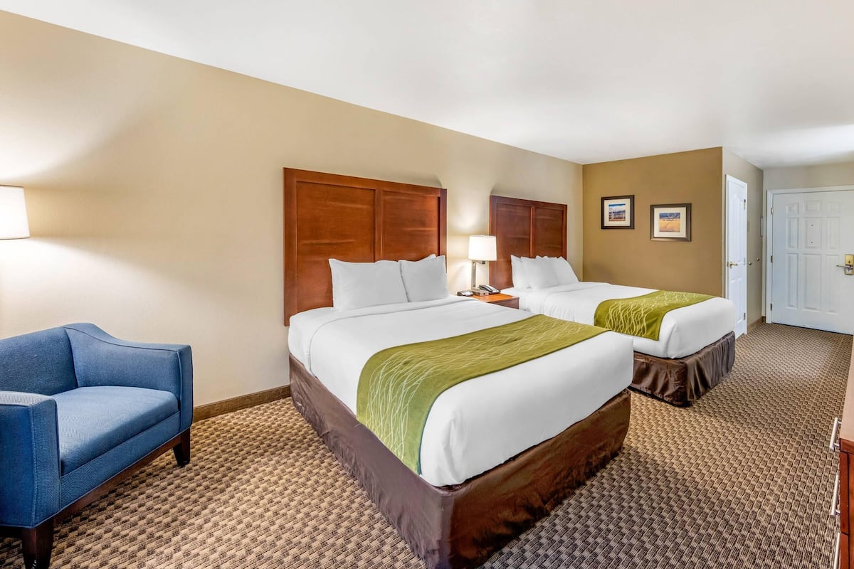 In-room safe, desk, laptop workspace, blackout curtains