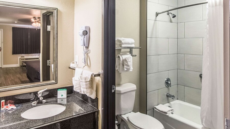 Econo Lodge Inn & Suites Corpus Christi