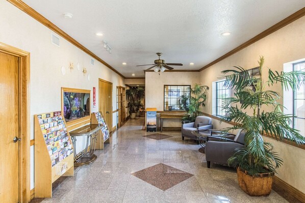 A lobby with a reception desk, seating area, and a large potted plant. - Econo Lodge Inn & Suites Corpus Christi (Corpus Christi)