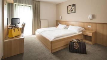 Double Room | Hypo-allergenic bedding, minibar, in-room safe, desk