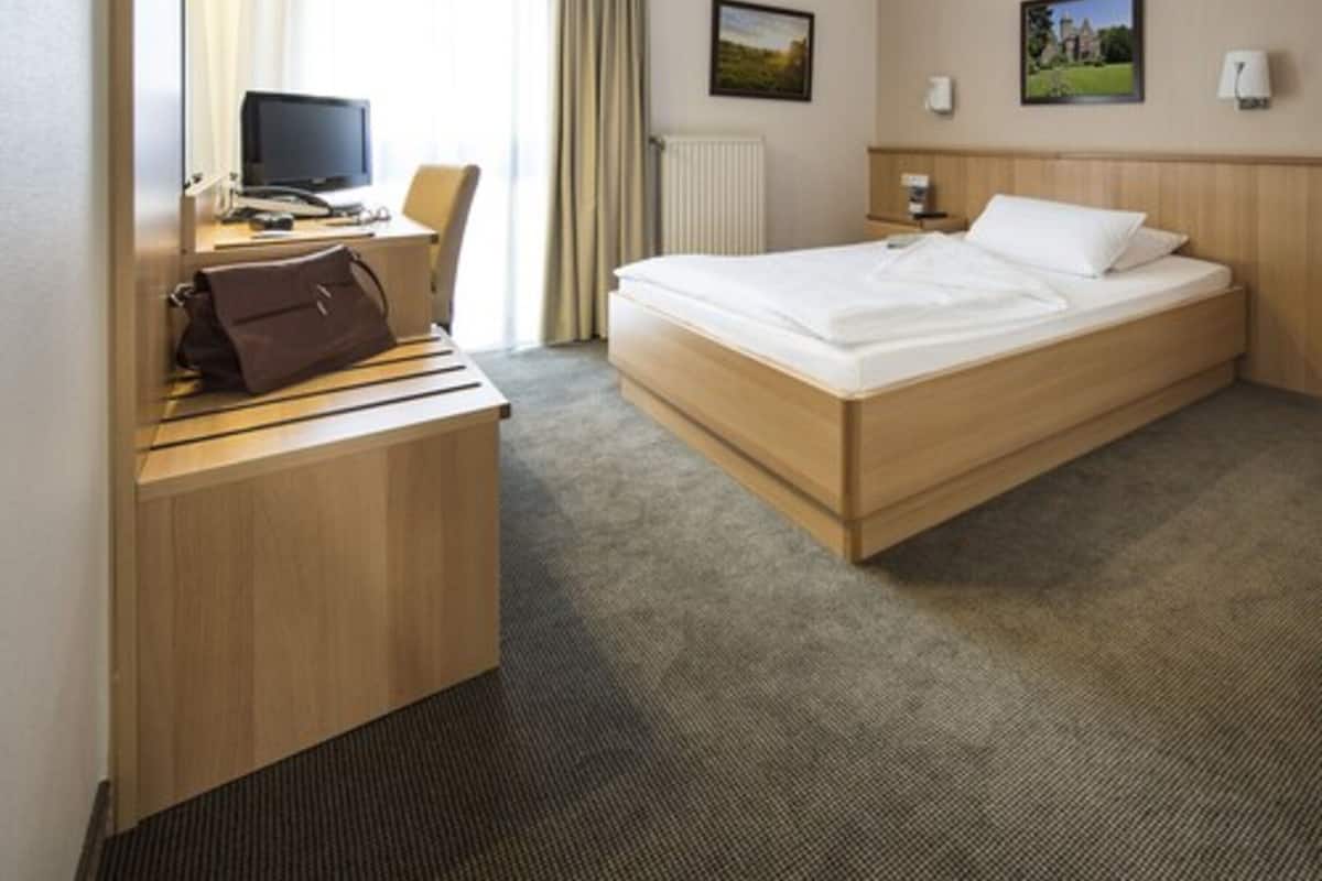 Singola Comfort | Biancheria da letto ipoallergenica, minibar, una cassaforte in camera