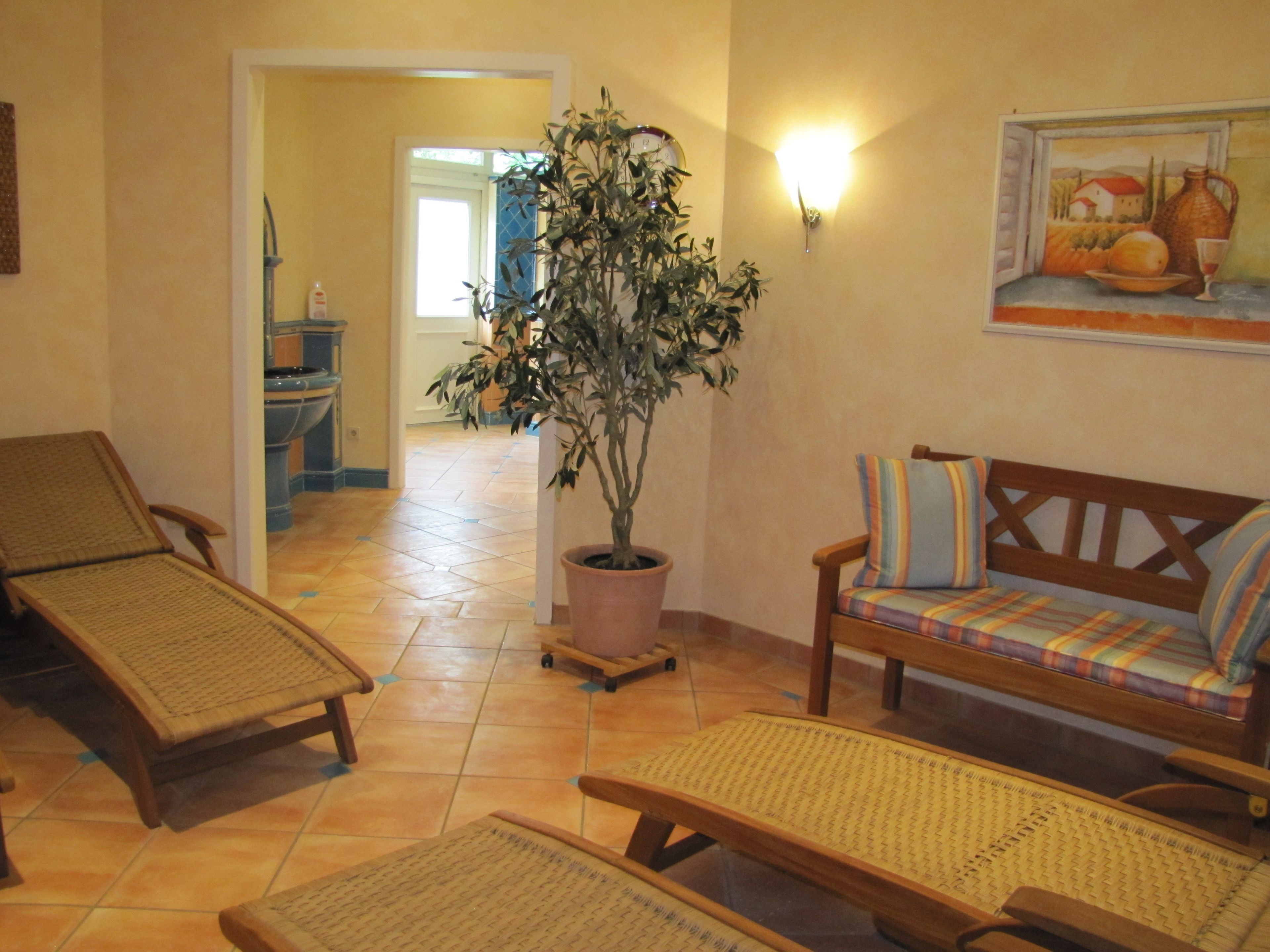 sauna, hot tub, body treatments, body scrubs, facials