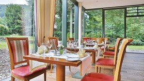 Breakfast, lunch served; Modern European cuisine, al fresco dining 
