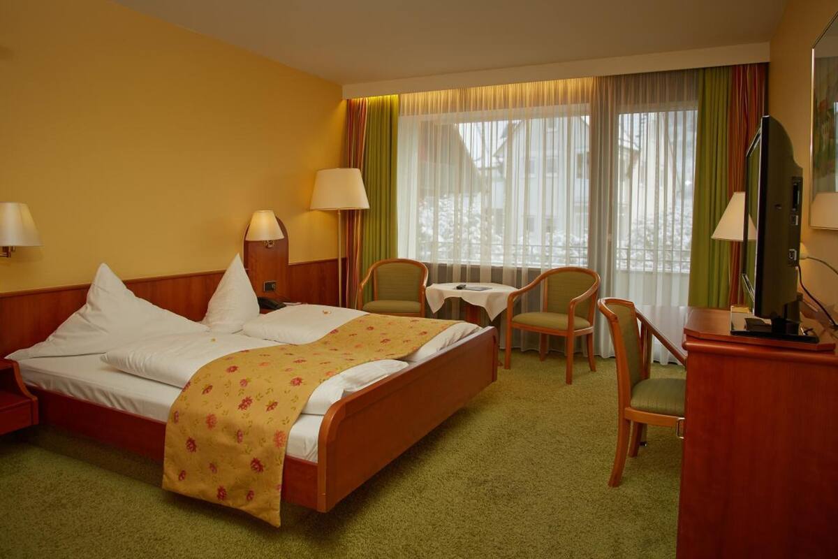1 bedroom, premium bedding, minibar, in-room safe