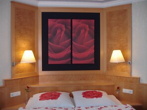 Deluxe Double Room | 1 bedroom, minibar, desk, soundproofing - Hotel Zum Rehberg (Kastellaun)