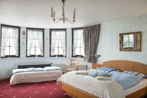 1 Schlafzimmer, Minibar, Schreibtisch, schallisolierte Zimmer