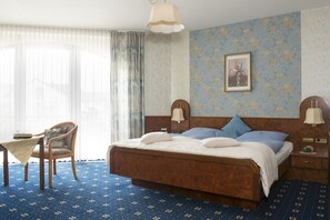 1 soverom, minibar, skrivebord og lydisolert