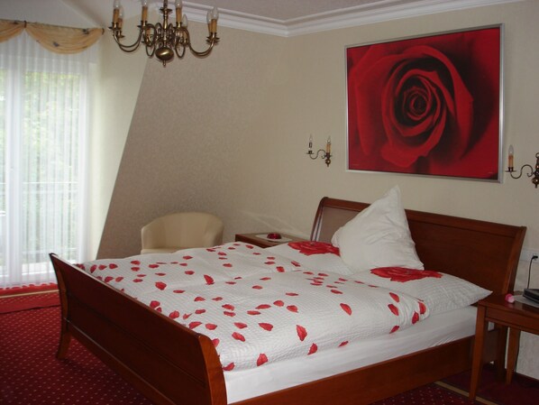1 bedroom, soundproofing, free cribs/infant beds, free WiFi
