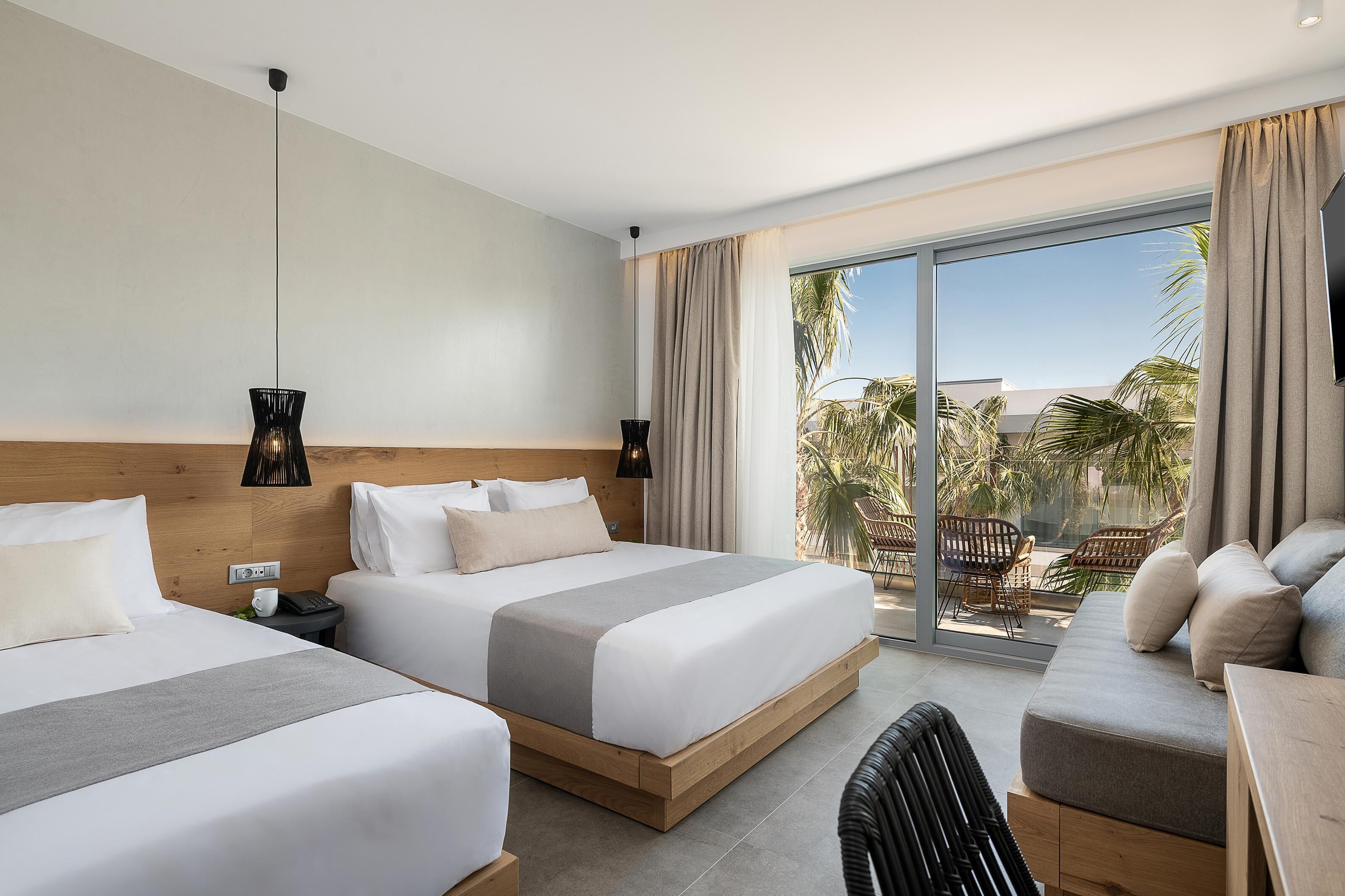 Escritorio y espacio para trabajar con laptop 