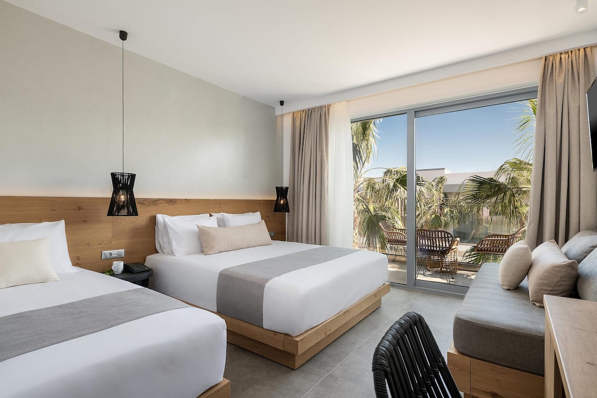 Deluxe Quadruple Room