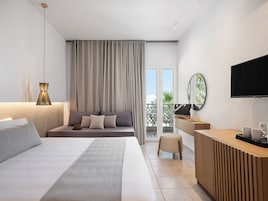 Superior Double Room | Desk, laptop workspace, soundproofing, iron/ironing board