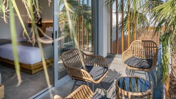 Deluxe Quadruple Room | Terrace/patio