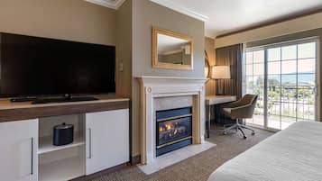 Habitación, con acceso para personas discapacitadas, balcón | Caja de seguridad en la habitación y tabla de planchar con plancha