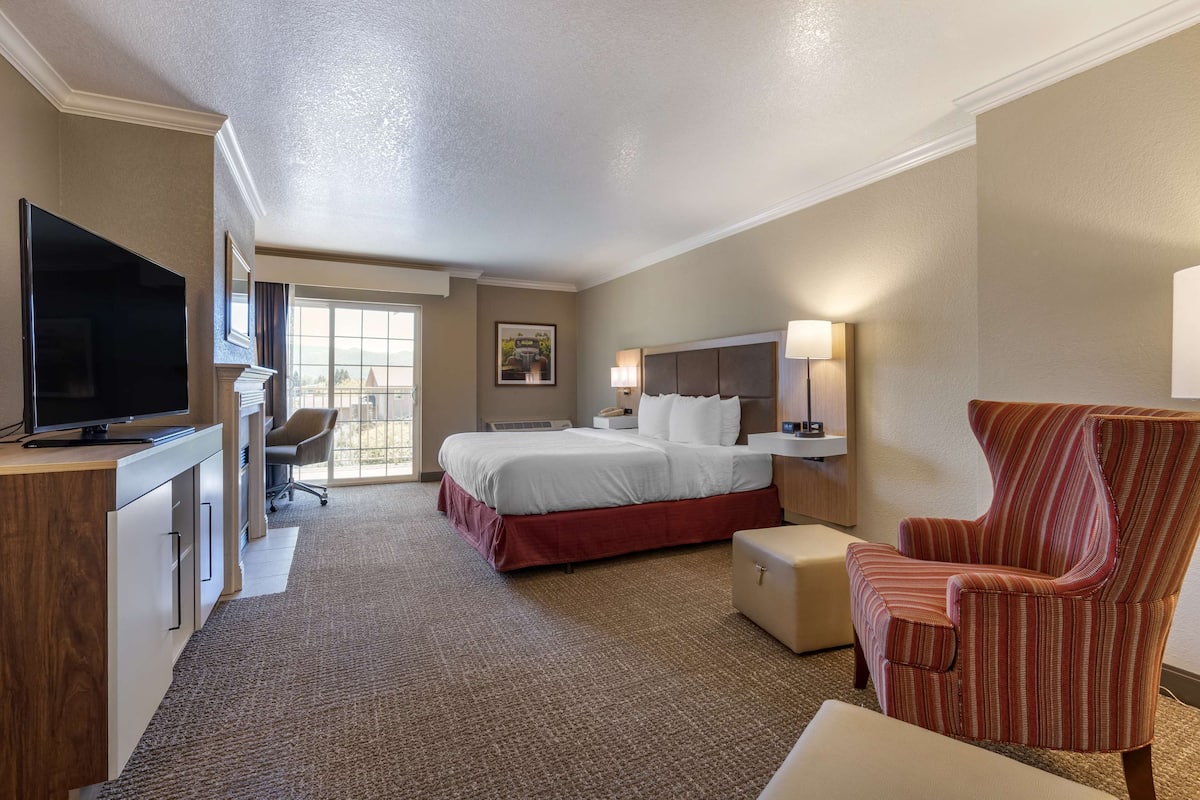 room, accessible, balcony | in-room safe, iron/ironing board, free wifi, bed sheets