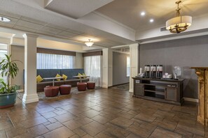 Lobby - Hampton Inn Ukiah CA (Ukiah)