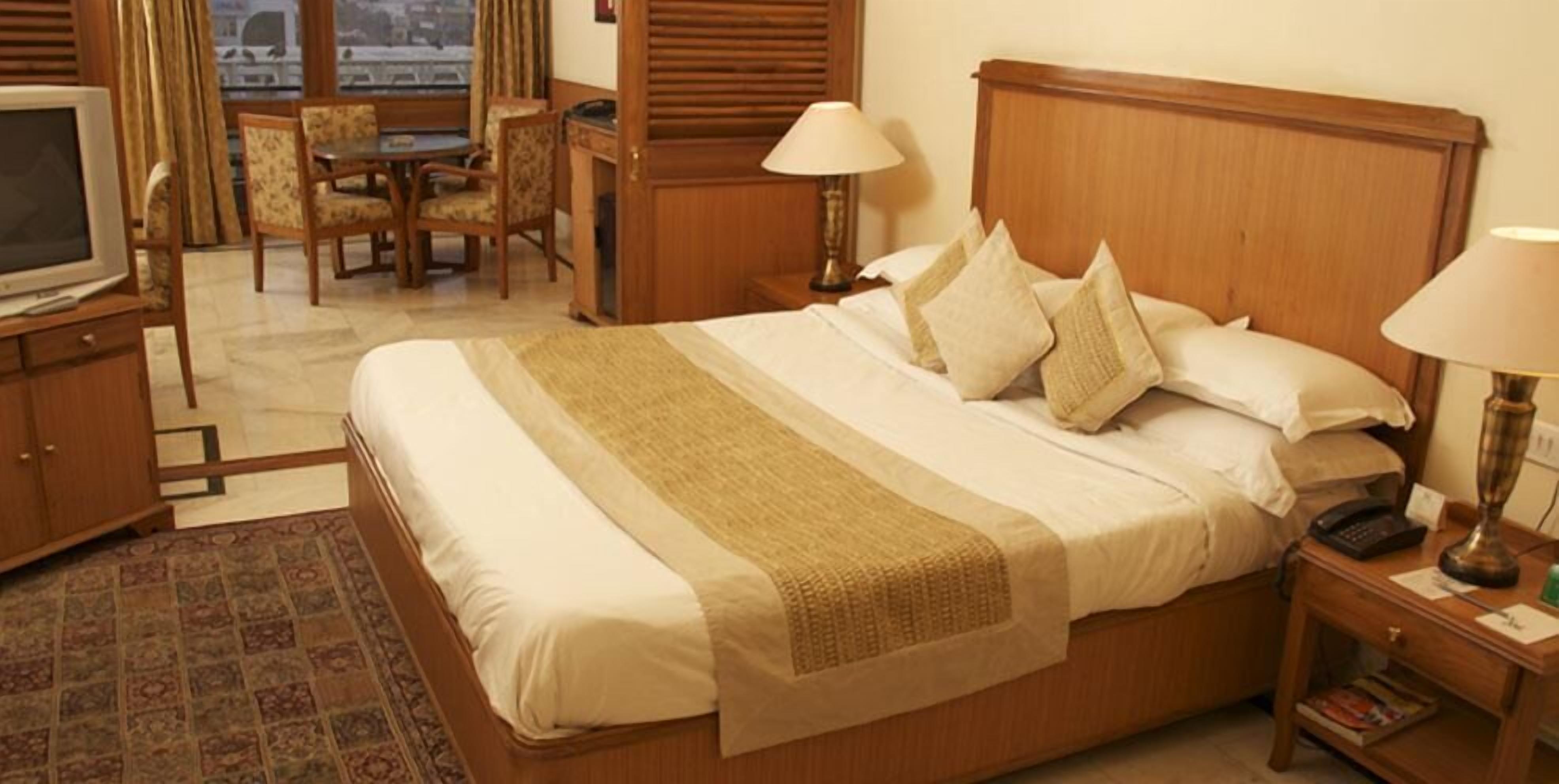 minibar, in-room safe, desk, free wifi