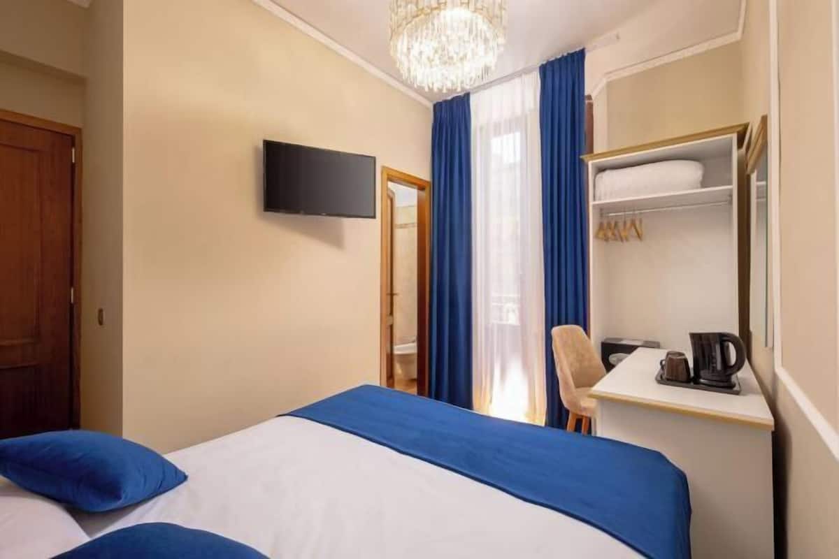 Literie hypoallergénique, surmatelas, coffres-forts dans les chambres