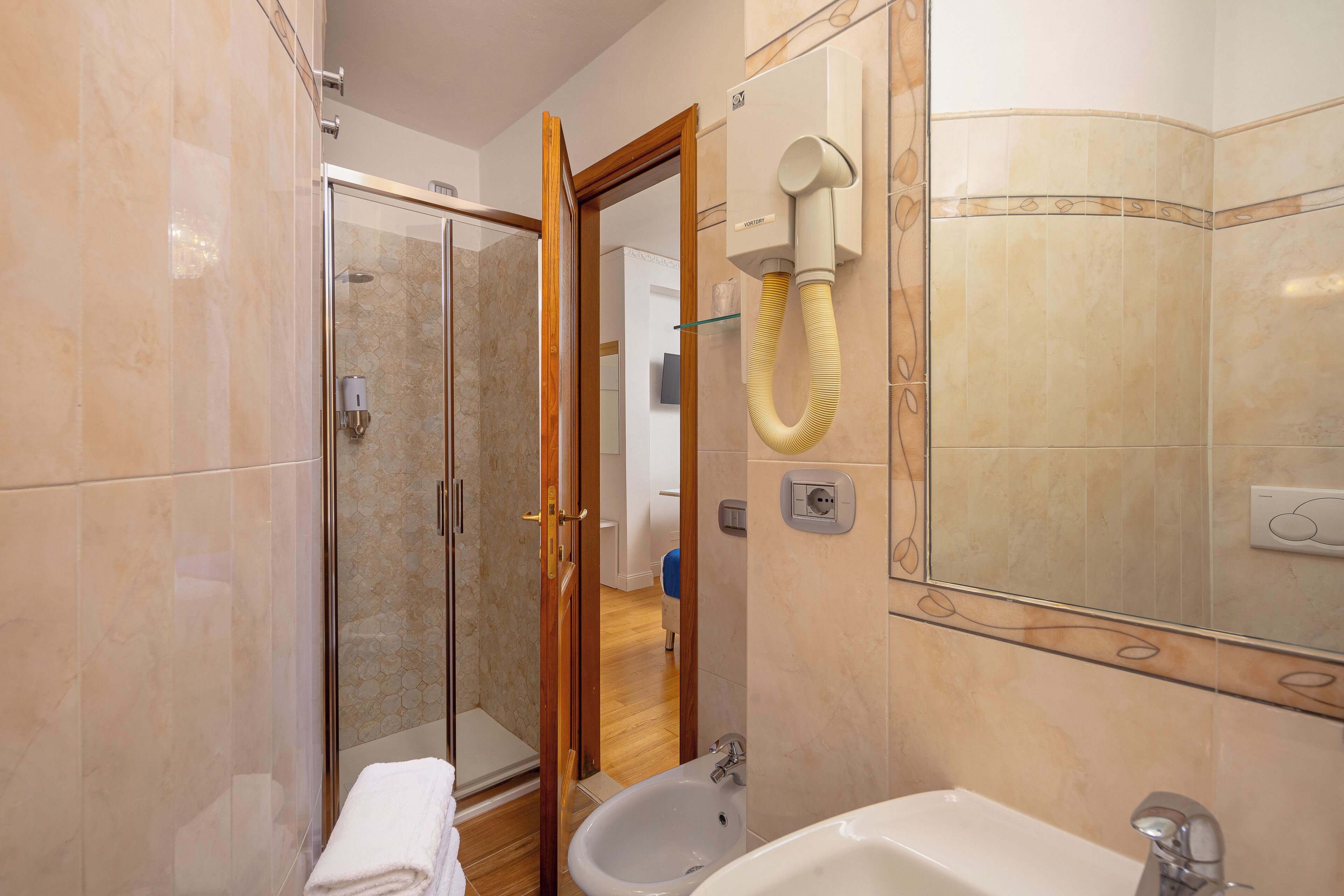 economy room | bathroom | shower, rainfall showerhead, free toiletries, hair dryer