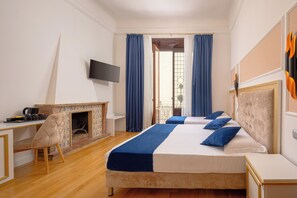 Comfort Triple Room | 1 bedroom, pillowtop beds, desk, free cribs/infant beds