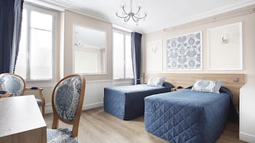 Habitación estándar con 2 camas individuales, tina | Escritorio, wifi gratis y ropa de cama