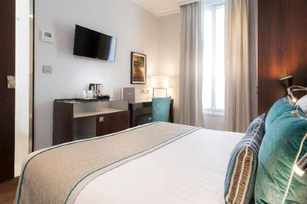 Minibar, in-room safe, individually decorated, individually furnished