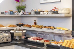 Tägliches Frühstücksbuffet gegen Gebühr