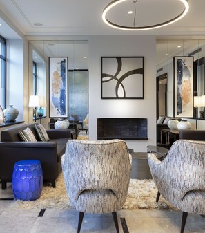 Lobby sitting area - Montfleuri Hotel (Paris)