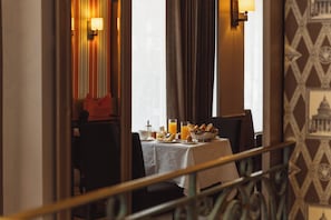 Daily continental breakfast (EUR 12 per person)
