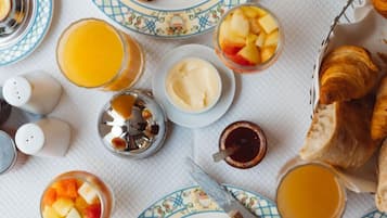 Daily continental breakfast (EUR 12 per person)