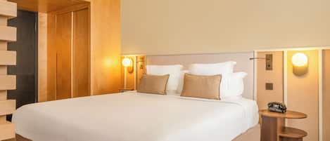 Habitación Deluxe doble | Ropa de cama de alta calidad, minibar, caja fuerte y escritorio