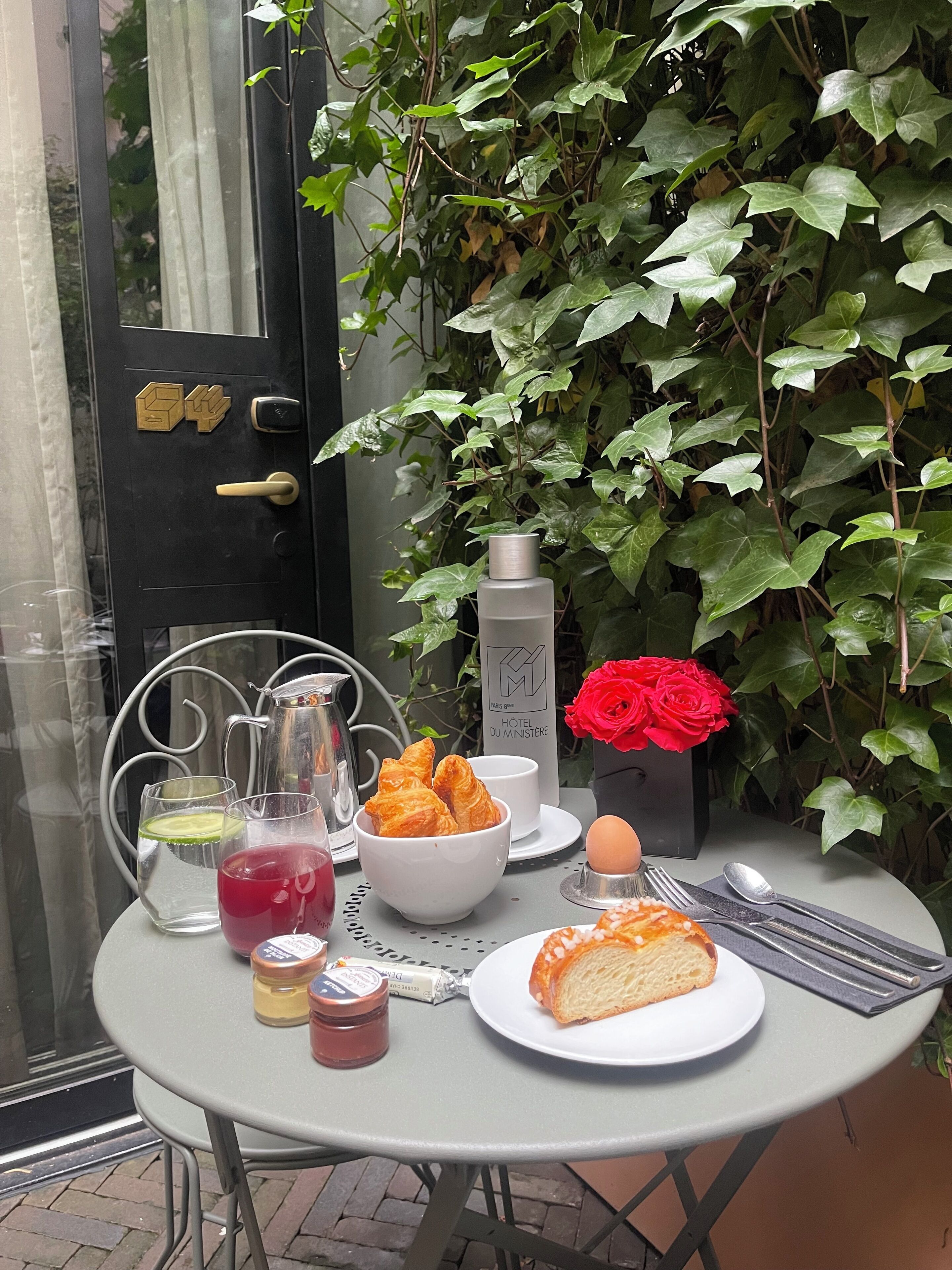 daily buffet breakfast (eur 24 per person)