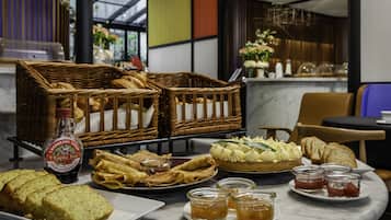 Päivittäinen buffetaamiainen maksusta