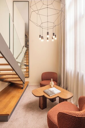 複式房屋 (Suite Duplex) | 起居區 | 102-公分平面電視、衛星頻道、電視