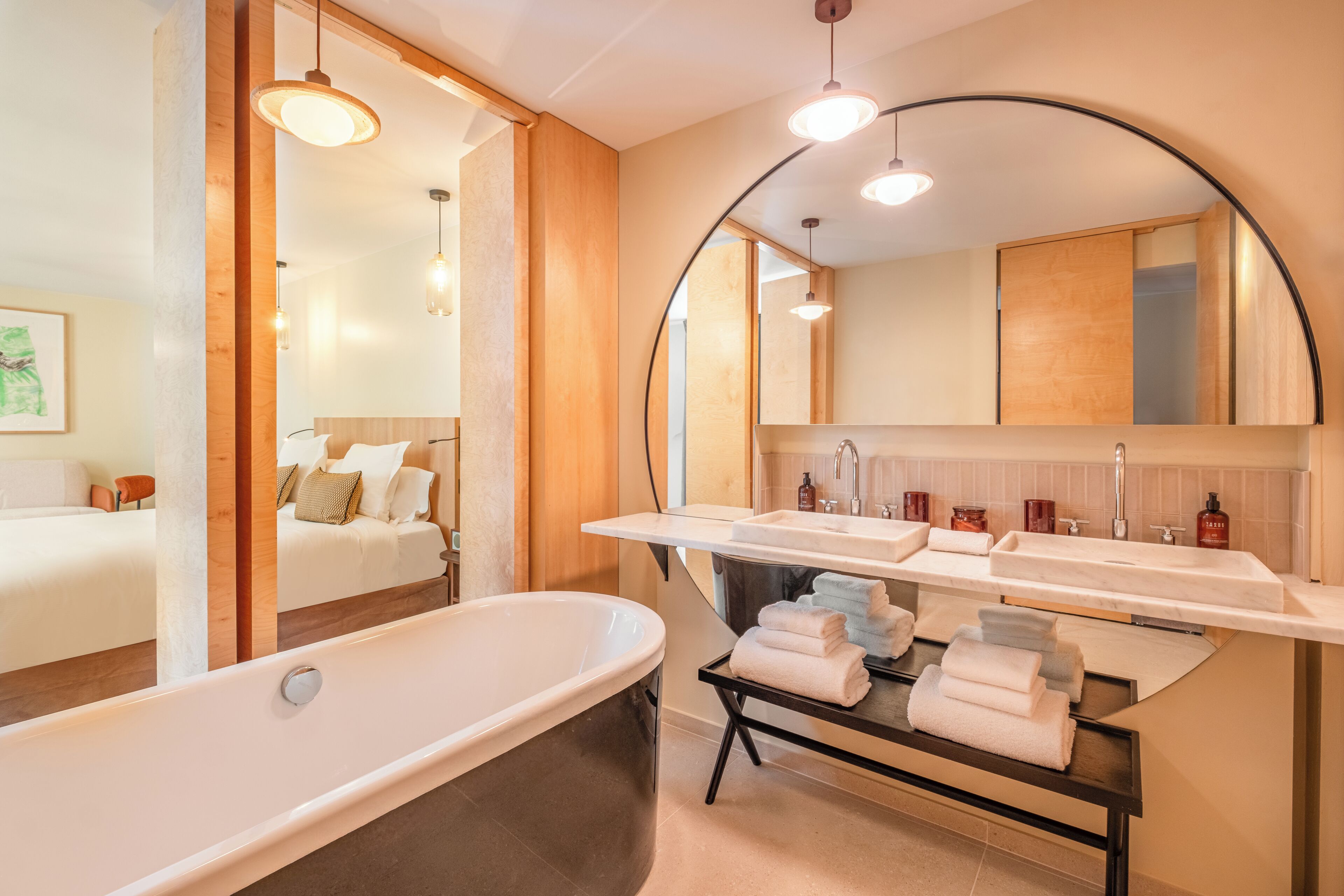 Junior-Suite | Badezimmer | Regendusche, Designer-Toilettenartikel, Haartrockner, Bademäntel