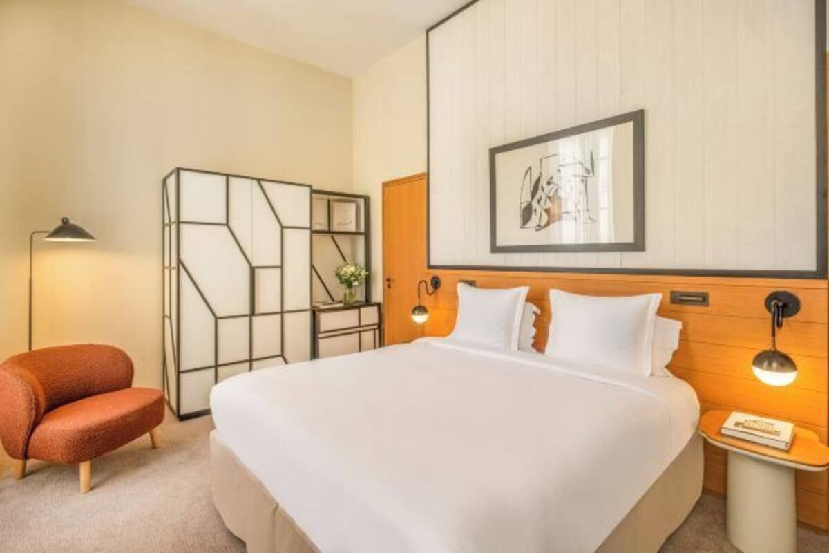 Ropa de cama de alta calidad, minibar, caja fuerte y escritorio