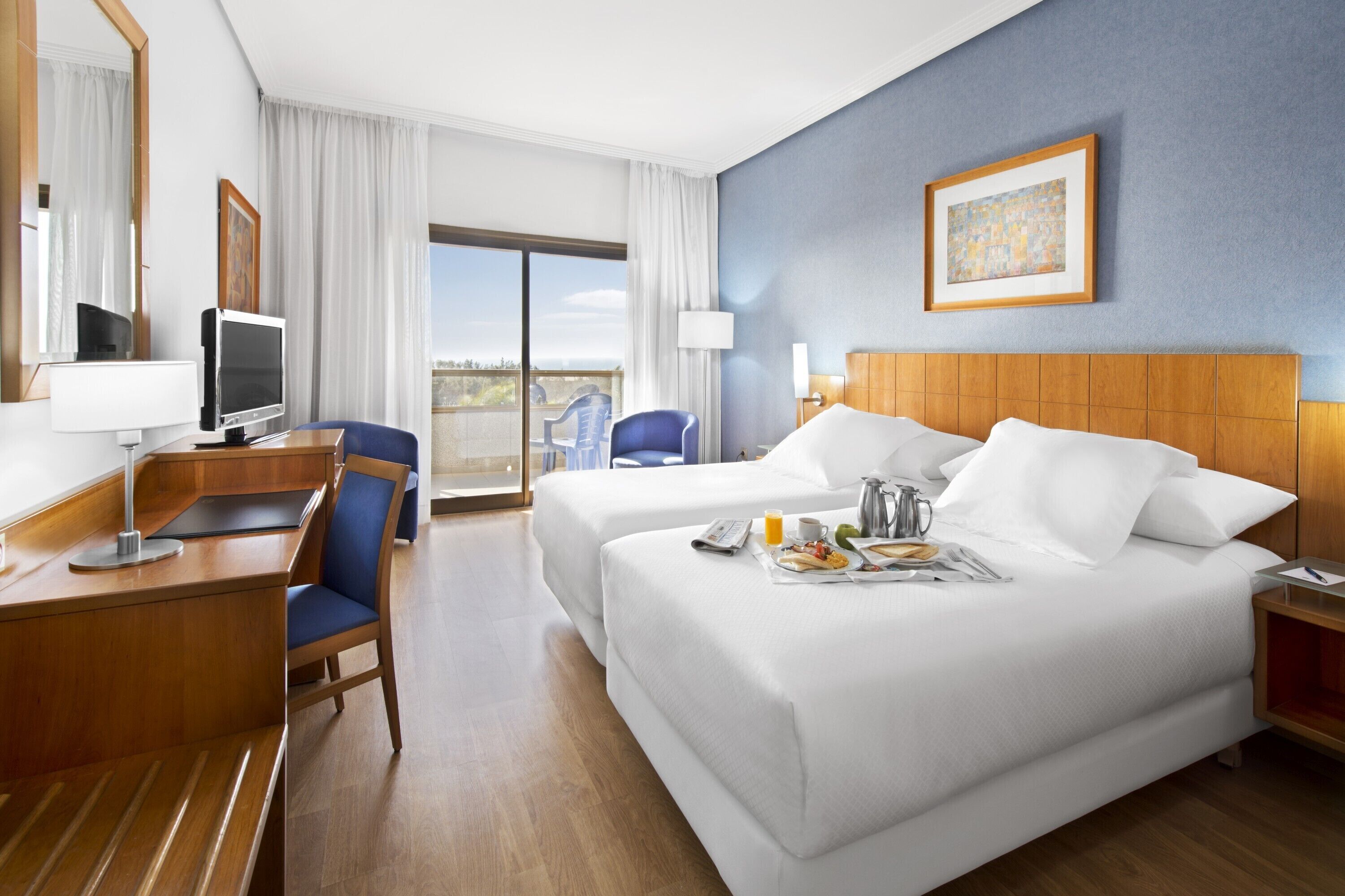 Minibar, in-room safe, desk, free WiFi